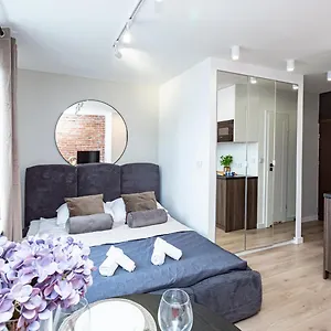 https://mianowskiego-24-red-studio-w-cisym-centrum-warszawy.warsawhotelspoland.com